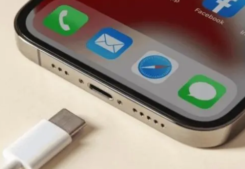 渝水苹果15维修分享iPhone15改USB-C接口后能和安卓用户互借充电器吗 